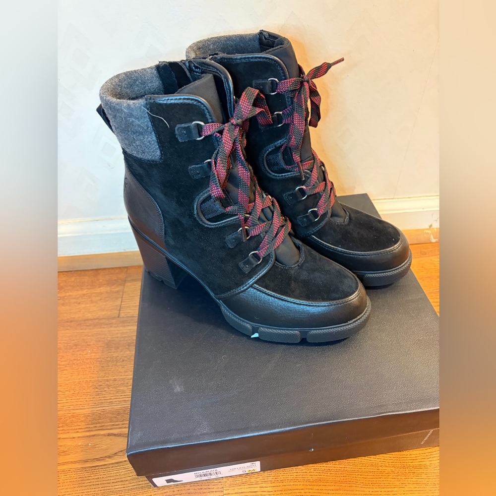 🆕🖤Naturalizer Black, ♥️Red and Gray Myla Lace-Up Boots🩶